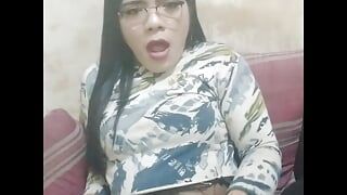Indonésia asiática sexy transsexual punheta com o pau até gozar