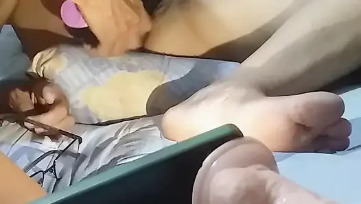 Aku menikmati memakan memeknya yang basah