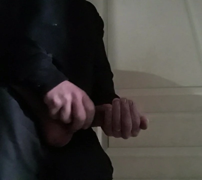 Une bonne branlette avec ejaculation