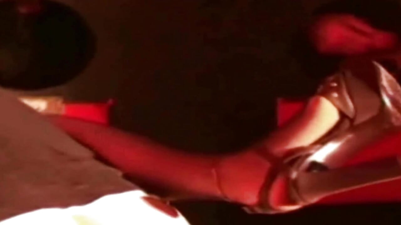 O mamă sexy franceză blondă cu țâțe mari este distrusă în sex în grup