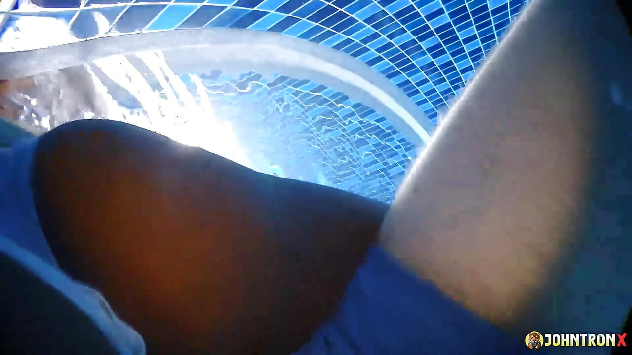 JohnTronX - Underwater fuck with a hot Asian amateur babe