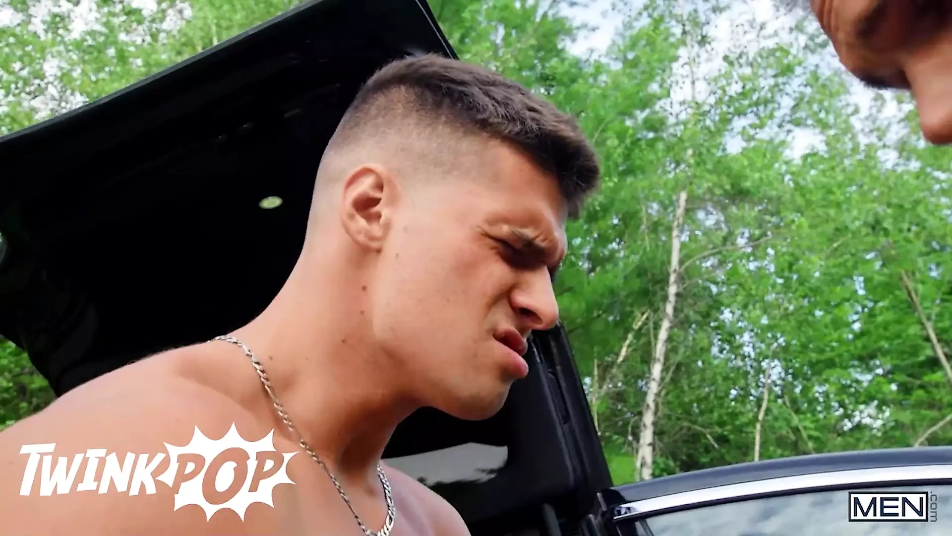 Alex Mecum, Malik Delgaty e Benjamin Blue fazem um trio quente na natureza