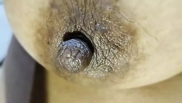 Desi indian bhabhi fore play her hot pussy,boobs nippal sex toy
