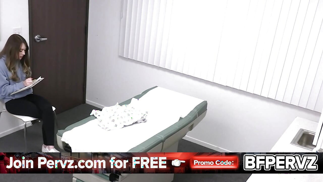 Michelle Anthony, a szűz beteg könyörög a perverz orvosnak, hogy tartsa titokban