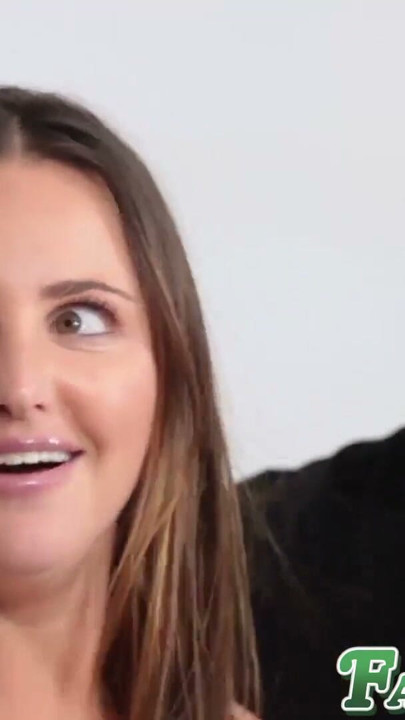Stephanie, Hope Howell, dupla penetração antes do facial | Clipe 1
