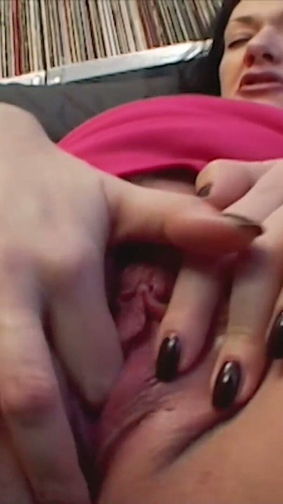 Vieja milf alemana con coño usado que le gustaría que la follaras en solo | Clip 1