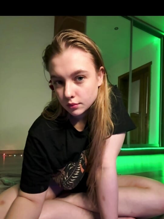 คุยและใช้นิ้วกับหี