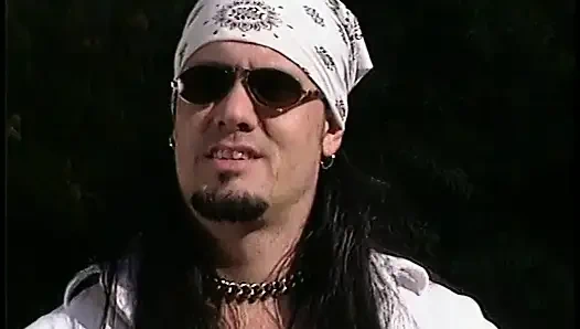 Luxuriöse asiatische MILF mit riesigen möpsen genießt schwanz in ihrem mund und ihrem engen loch