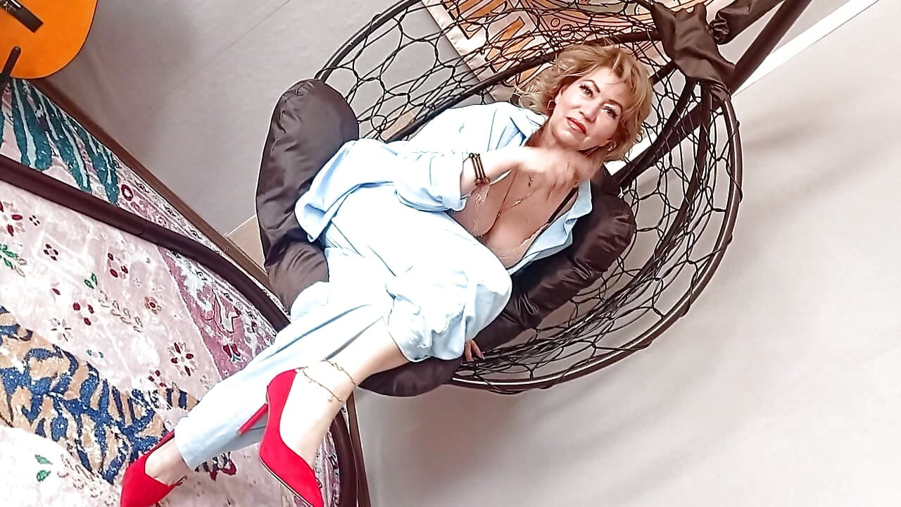 심리학자 Nadezhda Viktorovna는 그녀의 태만한 학생들의 기쁨을 위해 모든 노력을 시작합니다 ...))