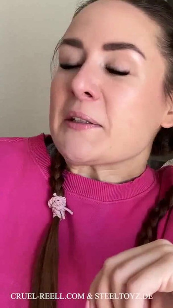 Spektakularny moment z "Ustalanie z Cruel Reell - doświadczenie dominacji w nowy sposób!"