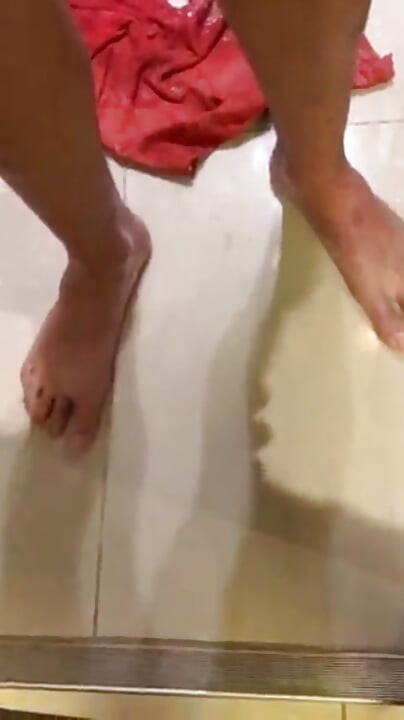 อาบน้ําร้อน! สาวละตินอยากรู้อยากเห็นสองคนจบลงด้วยการเย็ดตูดลึกด้วยน้ําเงี่ยนหนา!