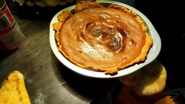 Smokey Floppycox is making a party pie. WTF?