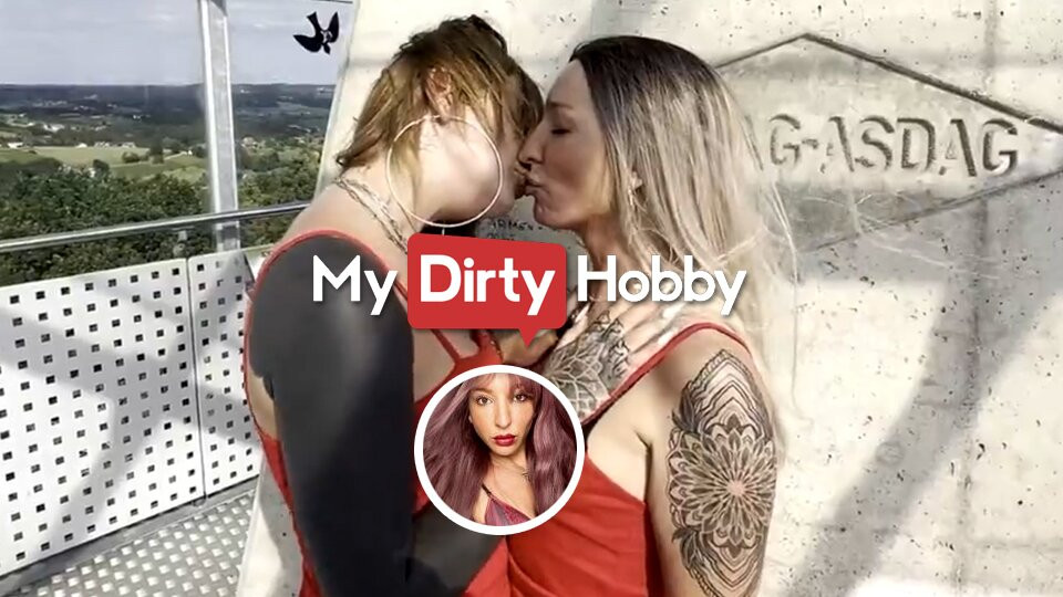 Dewi bertato sexyrachel846 memperlakukan dirinya sendiri dengan penis keras juru kamera di luar ruangan - mydirtyhobby