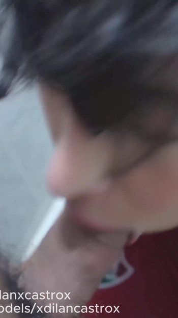 Nezaobilazan trenutak iz "KRSTARENJA SEKSOM U STIDNOJ KUPAONICI TERETANE TWINK SE PUNI SPERME"