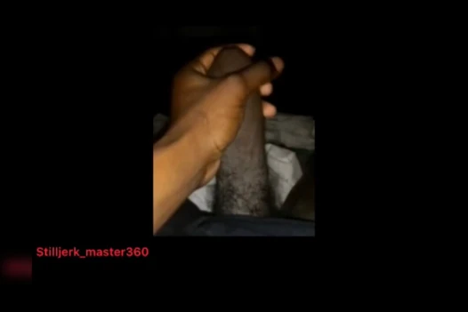 AZGıN ZENCI ADAM TEK BAŞıNA MASTÜRBASYON YAPıYOR