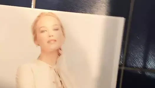 Jennifer Lawrence'a boşalmak