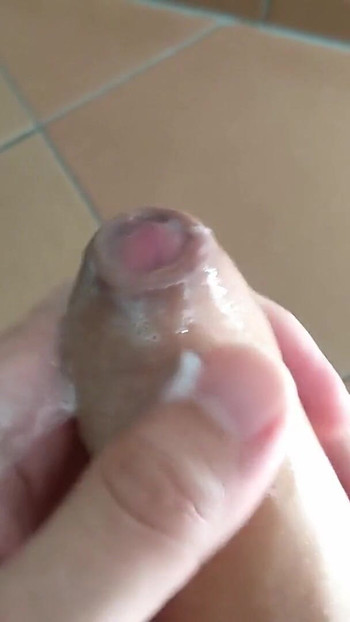 Morate podijeliti trenutak iz "NJEMAČKOG prljavog razgovora s velikim kurcem, predsvršavanjem i svršavanjem"