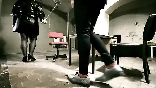 Dominatrix sahibe April - hücre 45 Nisan hapishanesi, bölüm 1