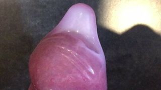 Éjaculation dans un préservatif avec estim