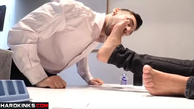 Hardkinks - Foot licking session