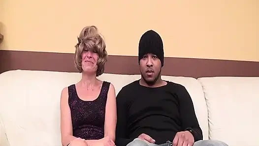 Замужняя Зрелая Женщина Снимает Порно С Молодым Мужчиной Из Города