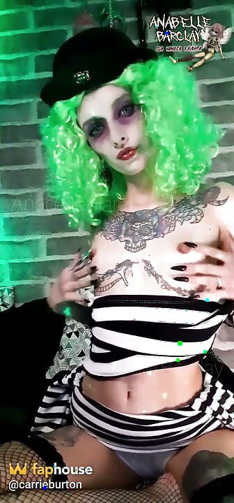 Beetlejuice heyecanlıdır ve eğlenmek ister.