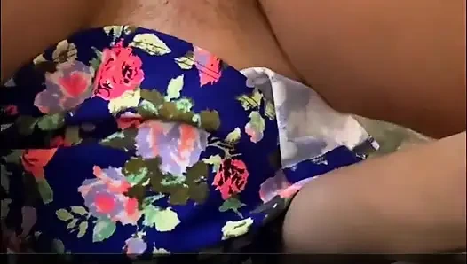 Мачеха застряла в сушильной машине, и ее паренек использует ситуацию только, чтобы быть вознаграждена минетом с большими глазами.