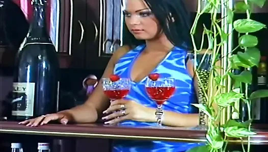 Tubuhnya yang sempurna meniduri penisnya