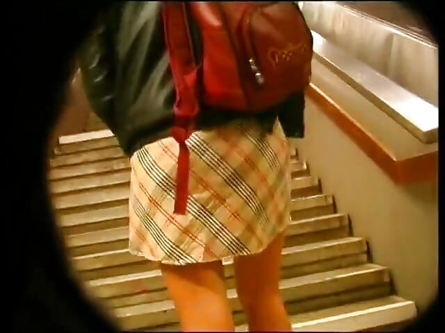 Blonde teen with big ass seducing her pussy with bottle