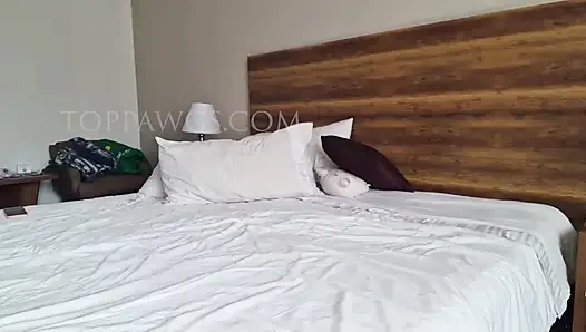 Mahasiswi nakal ini lagi asik masturbasi dan ngentot kontol besar pria kulit hitam