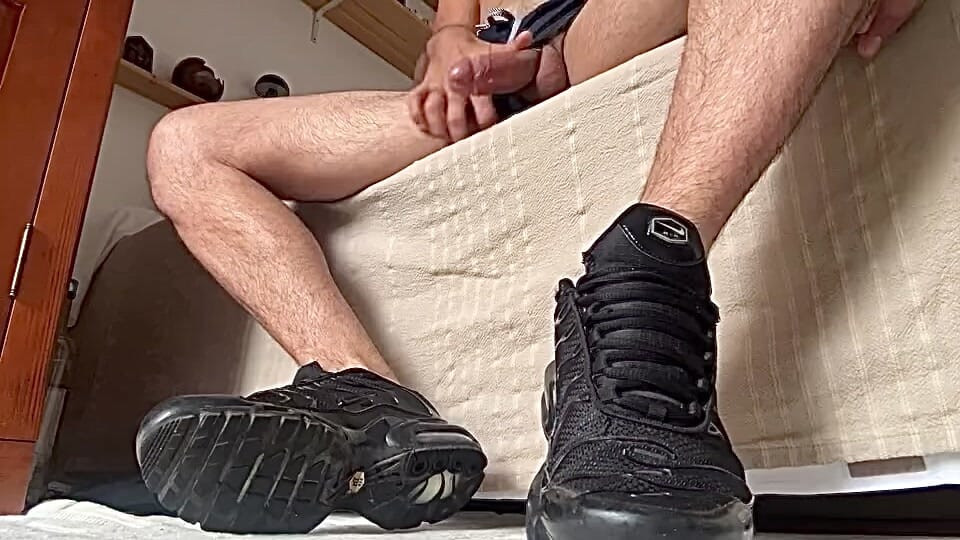 Nike TN handjob