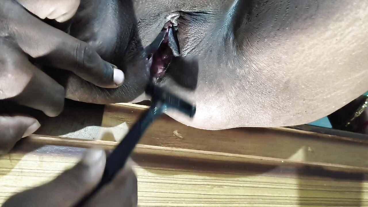 Cut the hair of sister-in-law's pussy and fucked her a lot.