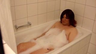 Ruth in der Badewanne