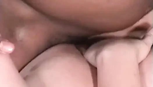 Blonde MILF weit gedehnt von pulsierendem bbc