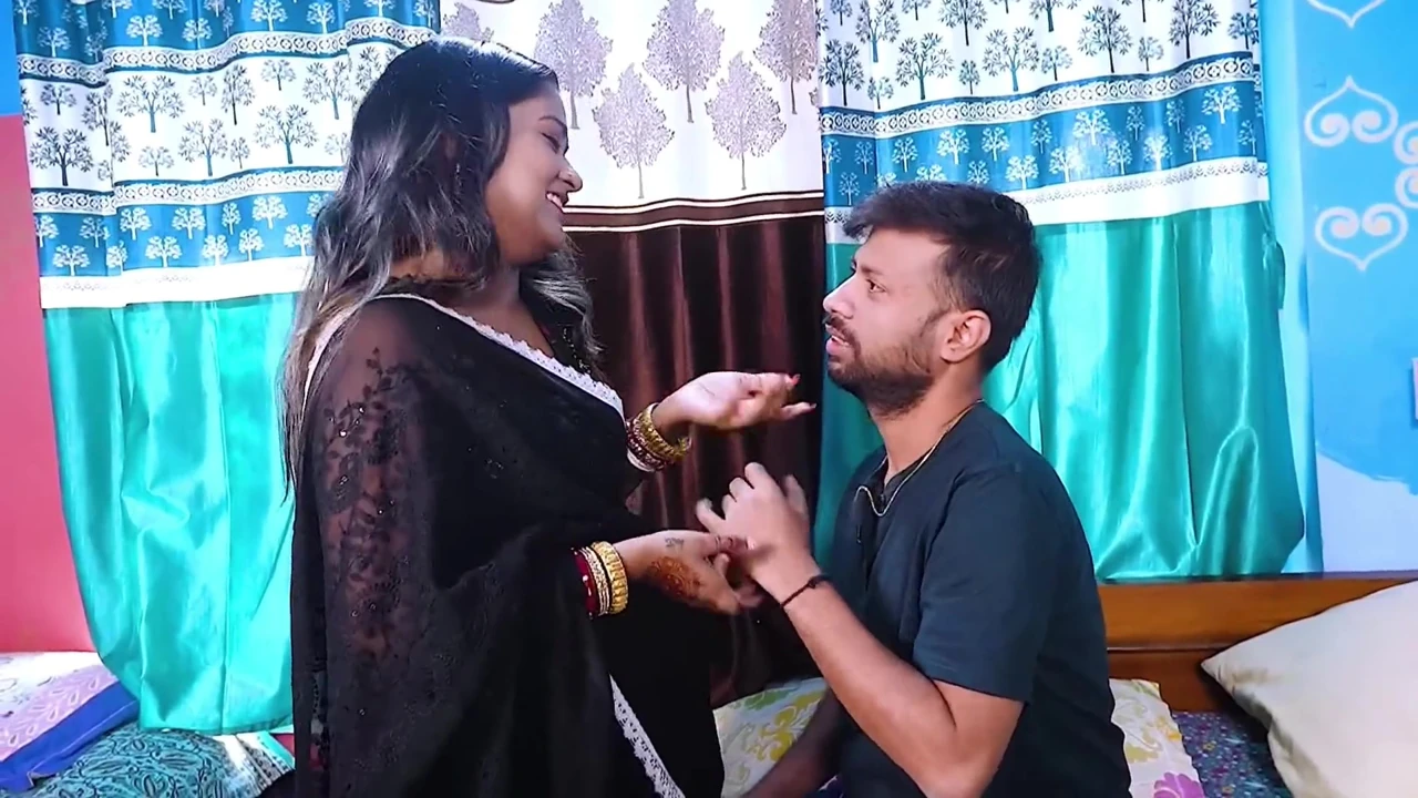 Sudipa bhabhi ko sone ka chain deke jabbardasti choda