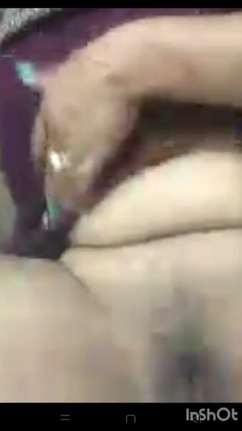 Zapanjujući trenutak iz "Vrućeg indijskog bhabhi seksa na video pozivu, nevjerojatna predstava pičke i sisa"