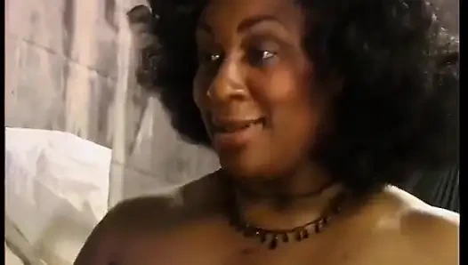 Ebenholz-bBW lutscht und tittenfick mit ihren riesigen saftigen titten