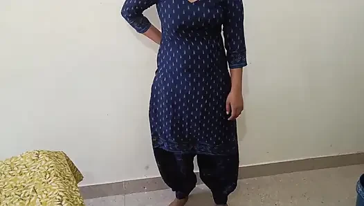 Süße indische Desi Village stiefschwester war erstmals hart schmerzhaftes ficken mit stiefbruder in badroom auf Clear Hindi Audio My S