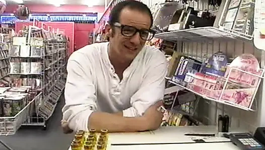 Araba kaportalı sarışın sürtük sert boşalıyor