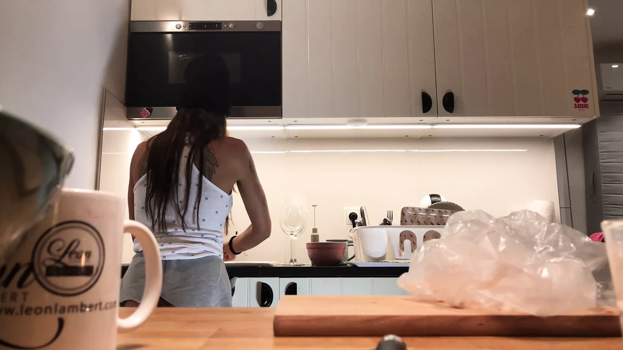Camera , no panties amateur brunette in kitchen