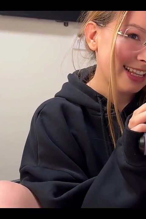 Preslatka je za pornografiju