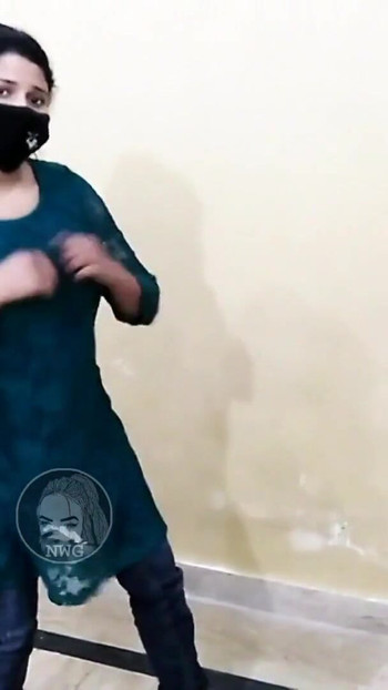 Detik tidak dapat dilupakan dari "Ik Wari Ty Lag Seeny Naal, Tarian Mujra Seksi Pakistani"