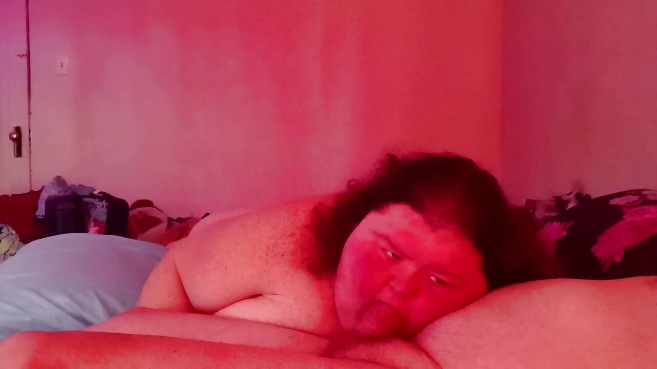 Sommerfuglkyss Mottar Dype Støt Med Bena Vidåpne Etter En Blowjob