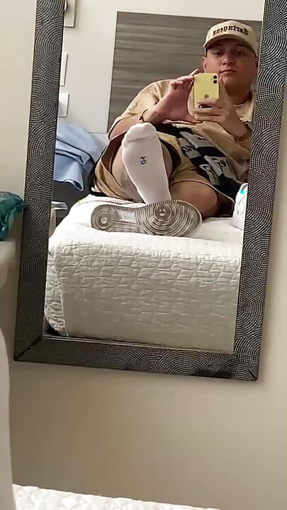 MY SLAVE ADORES MY SWEATY FEET ON MY VACATION IN CARTAGENA