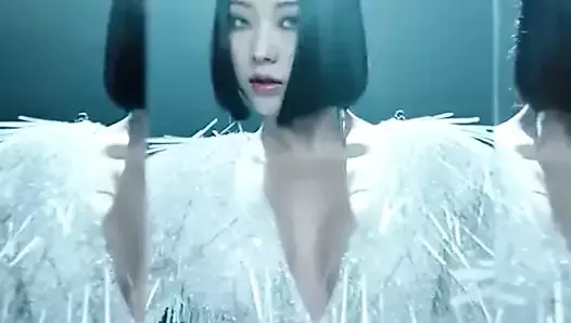 Seungyeon Wants Cum On Her Cleavage