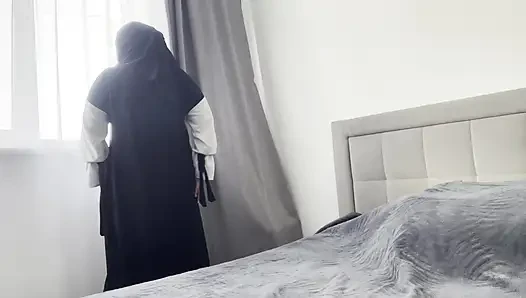 An Arab stepmother masturbates and wants you to jerk off to her.