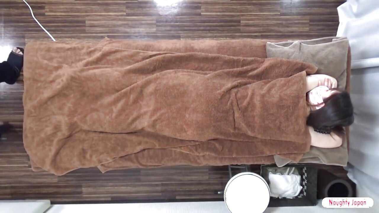 Petite Mischievous Beauty Returned After Receiving News of the Latest Massage Device Arrival 1st
