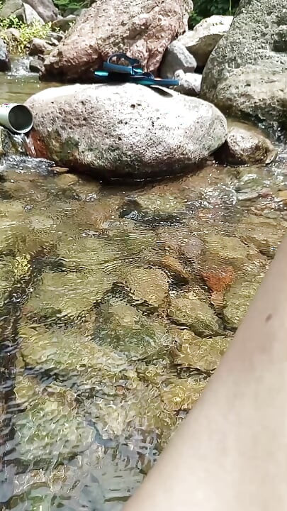 Majka Zemlja pruža. Guzica koja jede