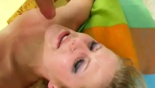 İnek Avrupalı hatun çıldırıyor