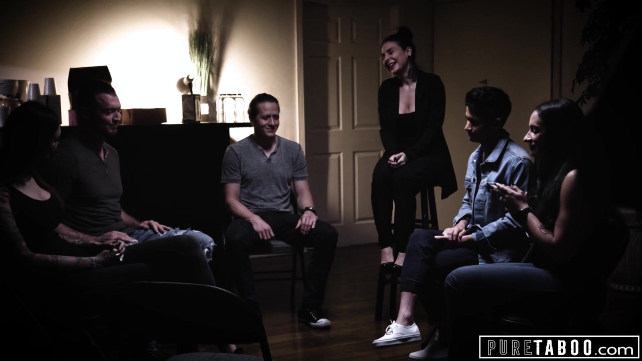 純粋なタブー、セクシートランスガールが悲しみの男をやる